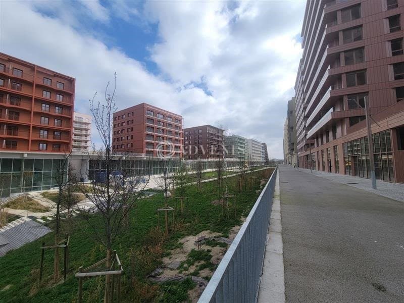 Local commercial · 445 m² · Location — photo 1