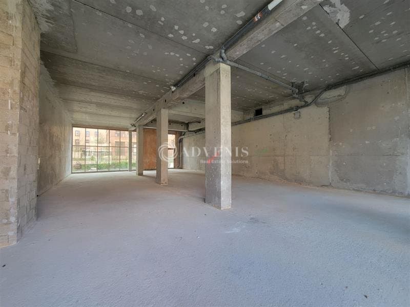 Local commercial · 445 m² · Location — photo 3