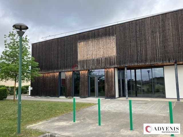 Local commercial · 330 m² · Location — photo 1