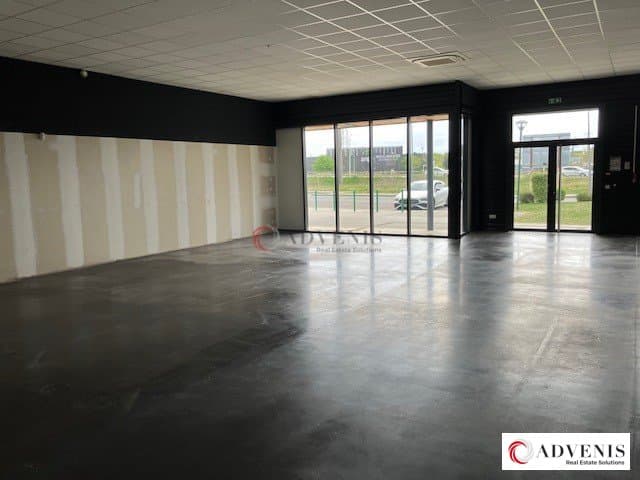 Local commercial · 330 m² · Location — photo 3