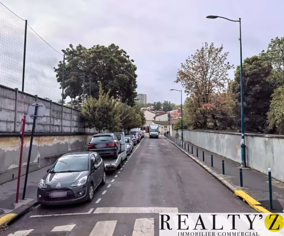Local commercial · 340 m² · Location — photo 1