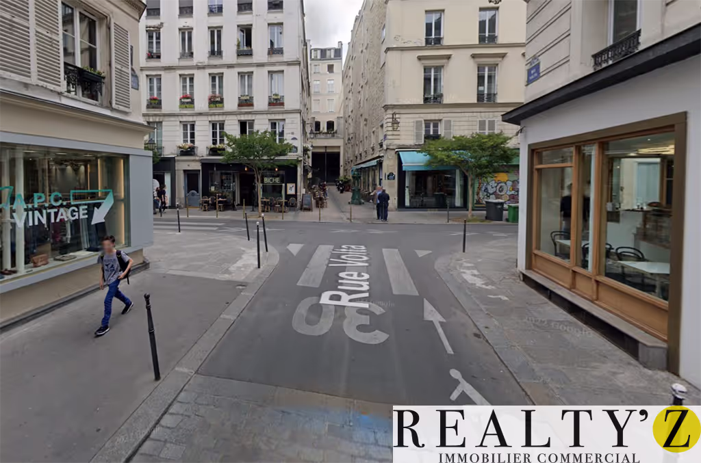 Local commercial · 152 m² · Location — photo 1
