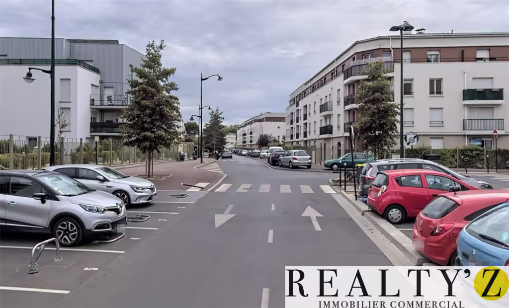 Local commercial · 300 m² · Location — photo 1