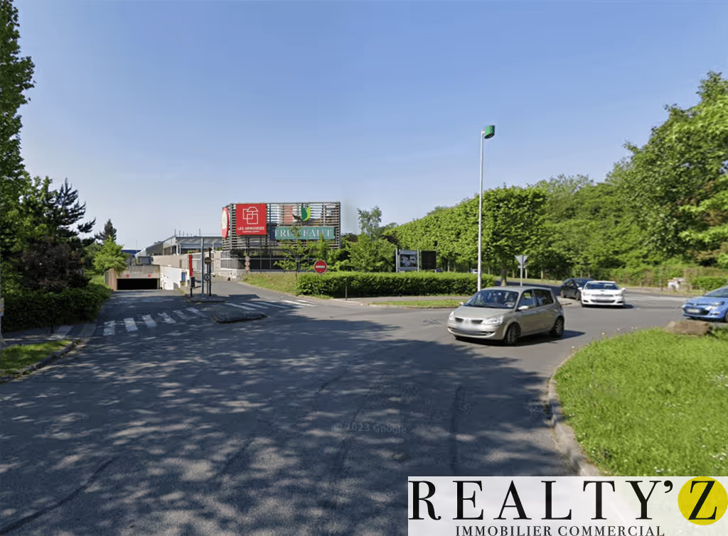 Local commercial · 113 m² · Location — photo 1
