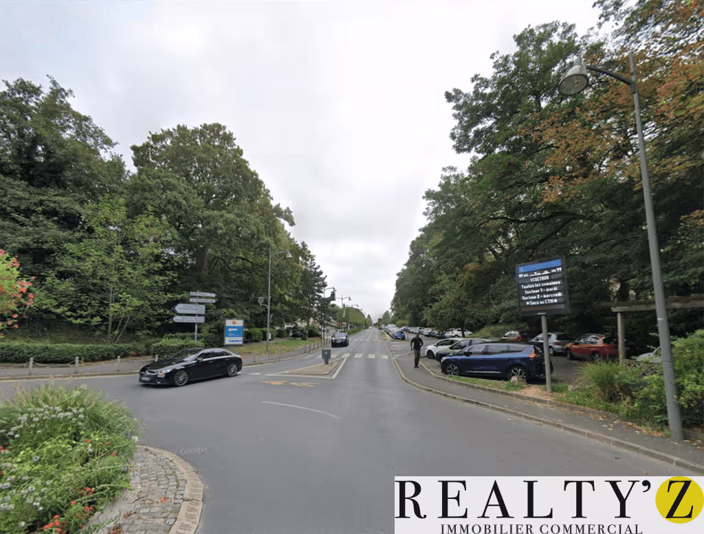 Local commercial · 928 m² · Location — photo 1