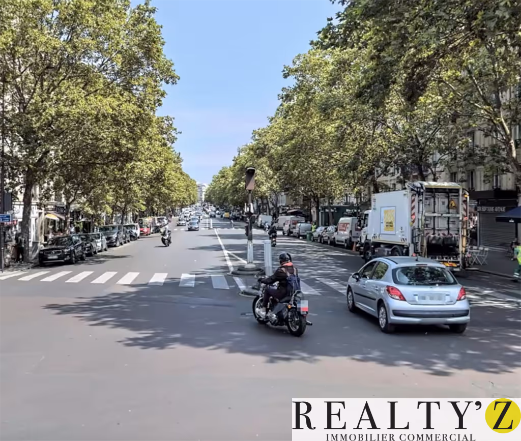 Local commercial · 233 m² · Location — photo 1