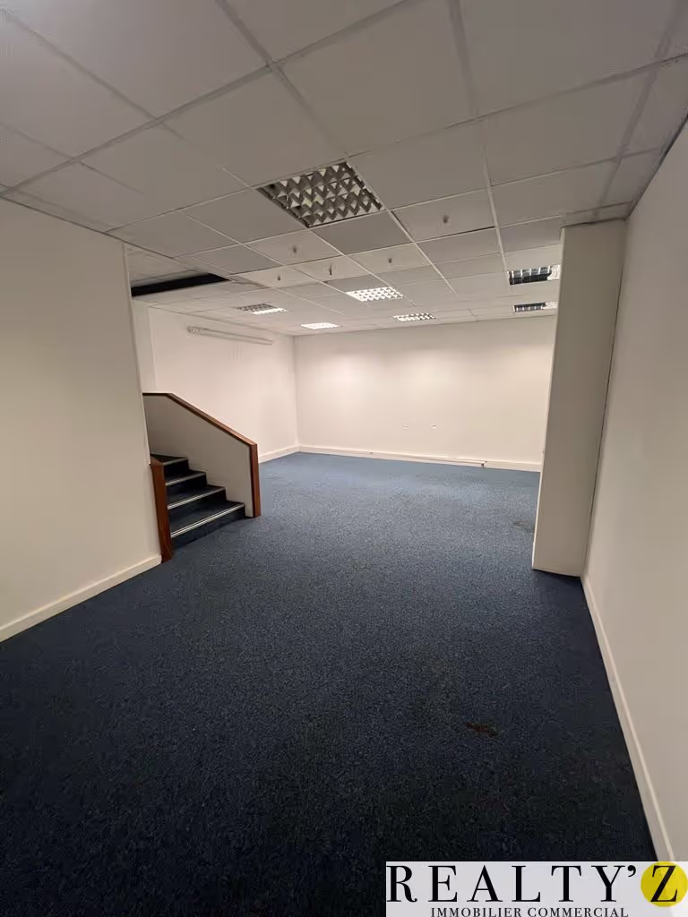 Local commercial · 275 m² · Achat des murs — photo 1