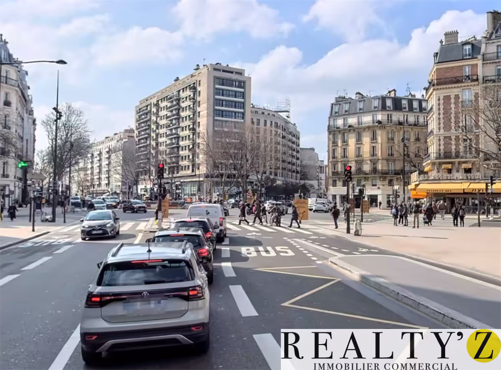 Local commercial · 356 m² · Location — photo 1