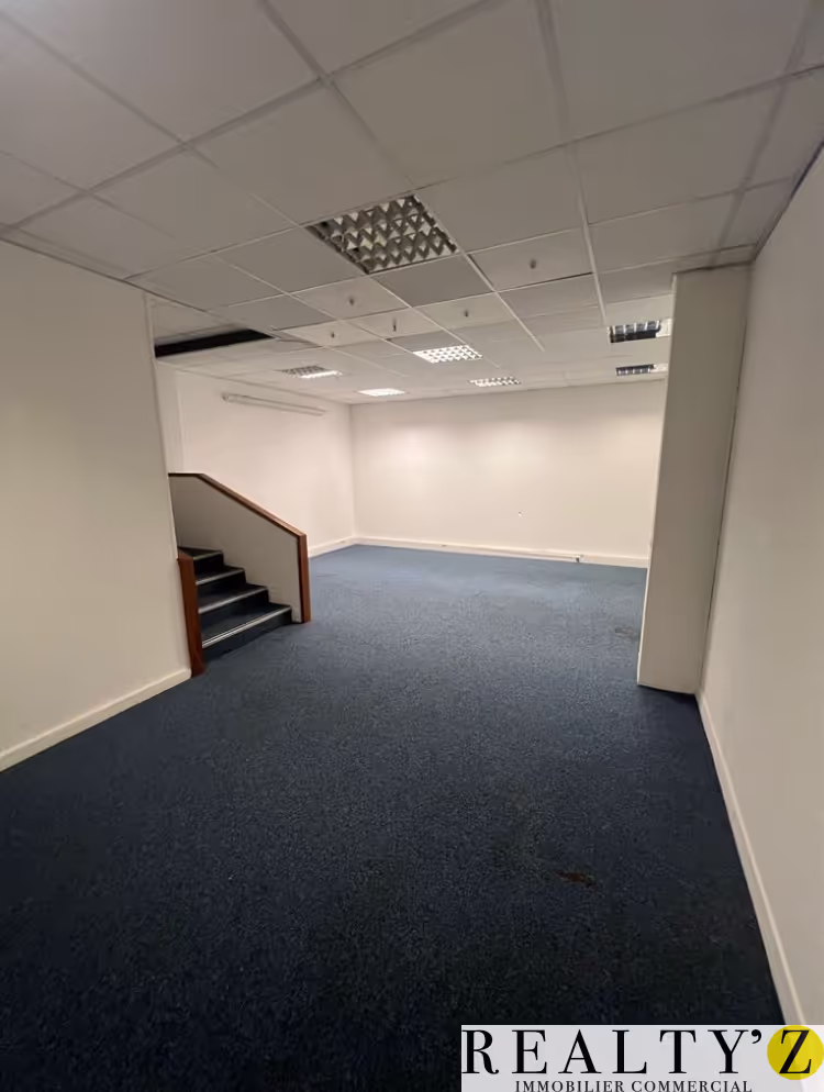 Local commercial · 275 m² · Location — photo 1
