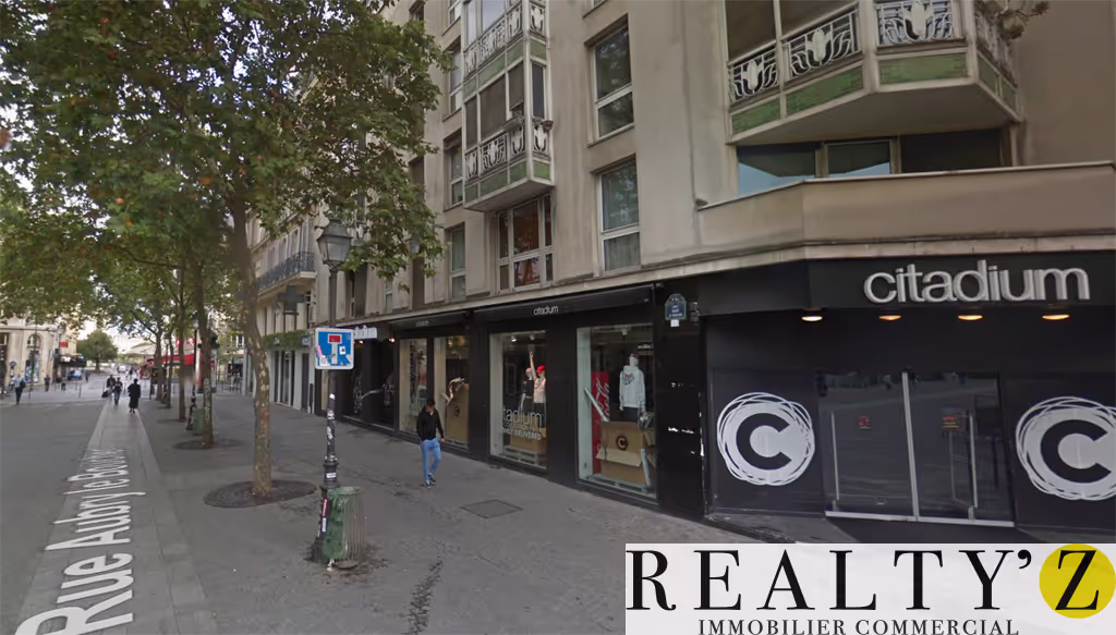 Local commercial · 219 m² · Location — photo 1