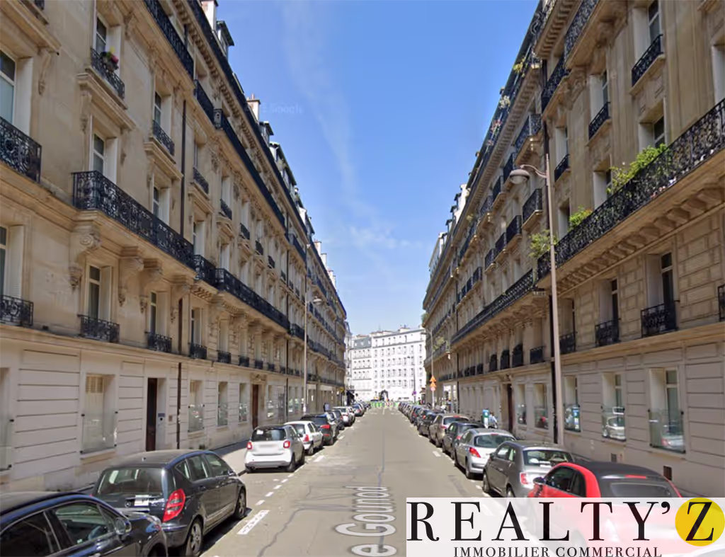 Local commercial · 58 m² · Location — photo 1