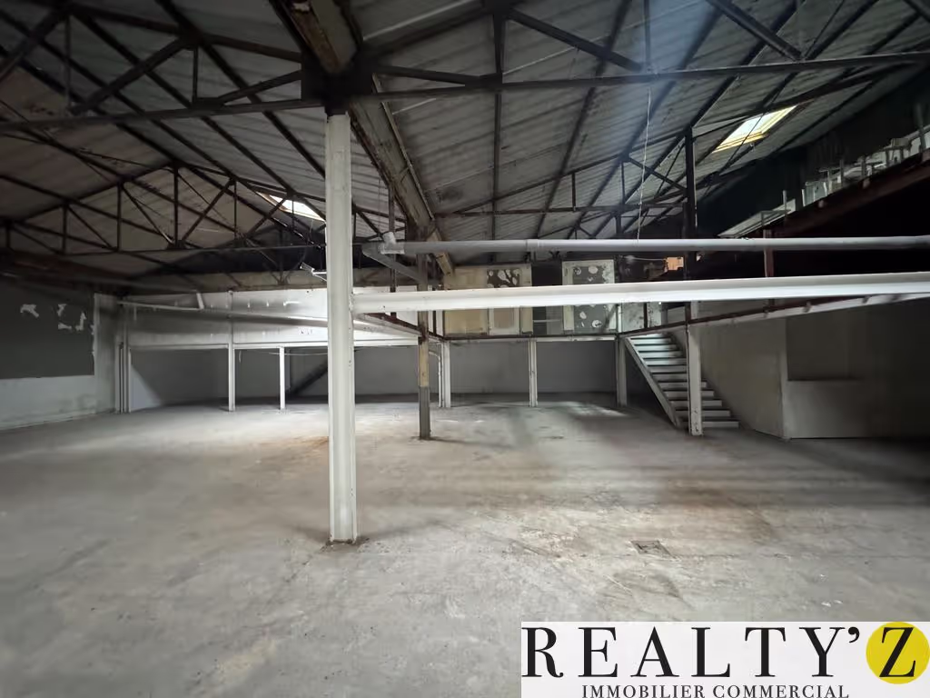 Local commercial · 740 m² · Location — photo 1