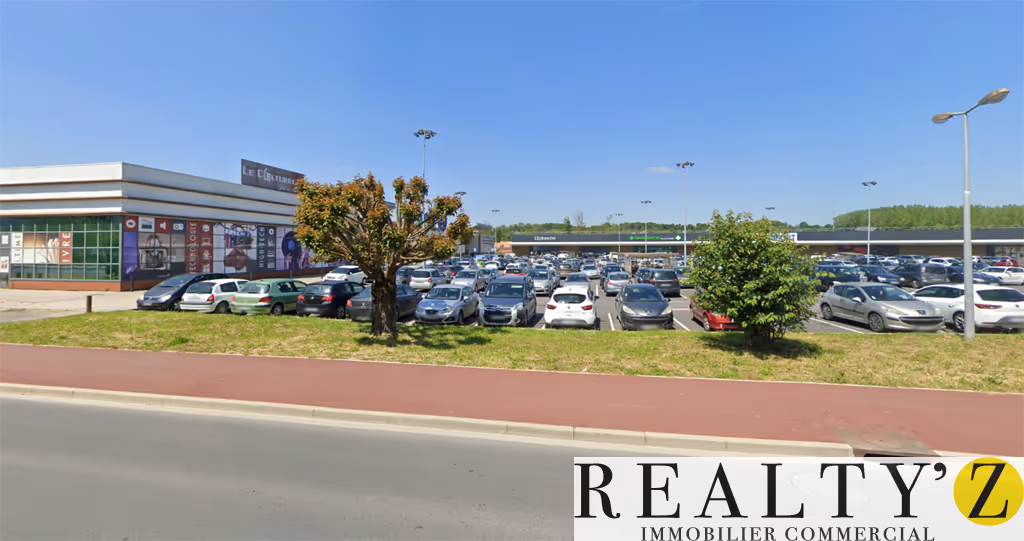Local commercial · 325 m² · Location — photo 1