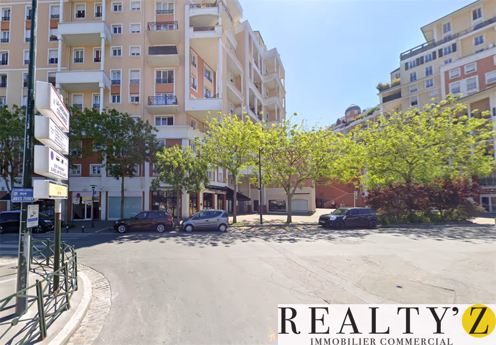 Local commercial · 79 m² · Location — photo 1