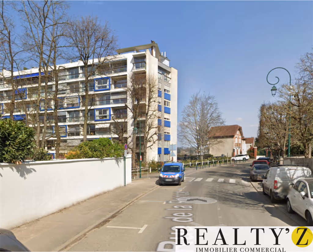 Local commercial · 108 m² · Location — photo 1