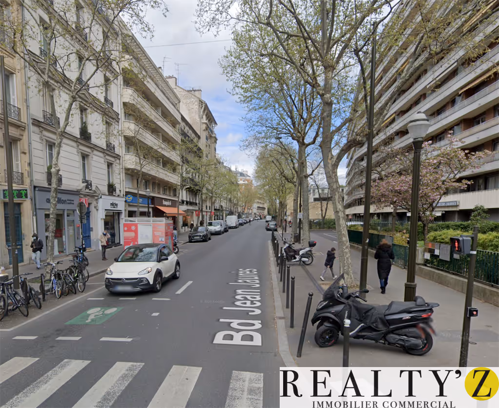 Local commercial · 216 m² · Location — photo 1