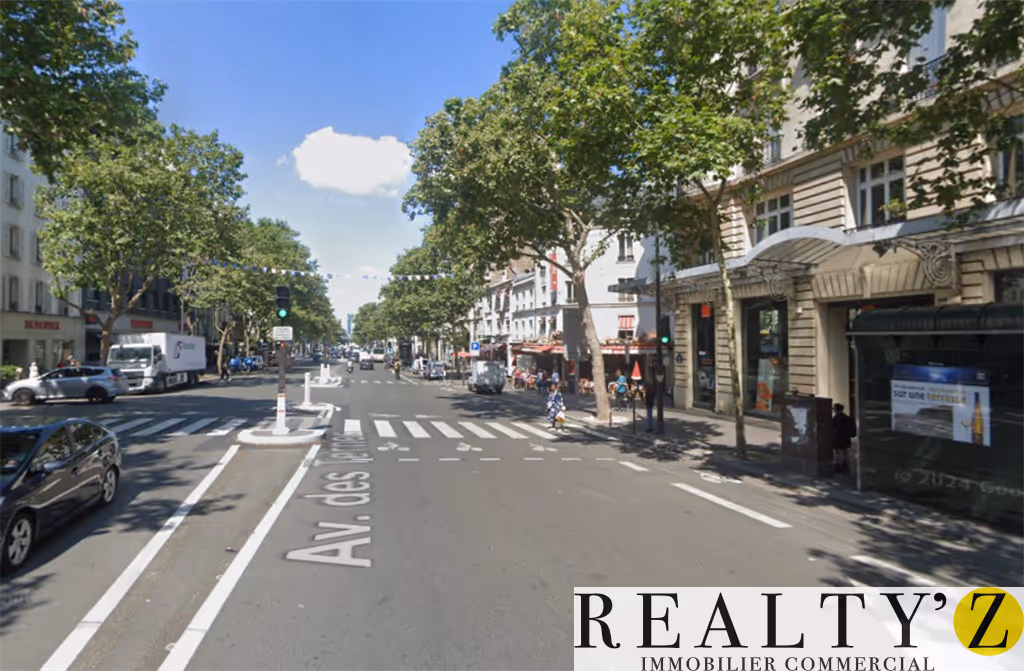 Local commercial · 142 m² · Location — photo 1