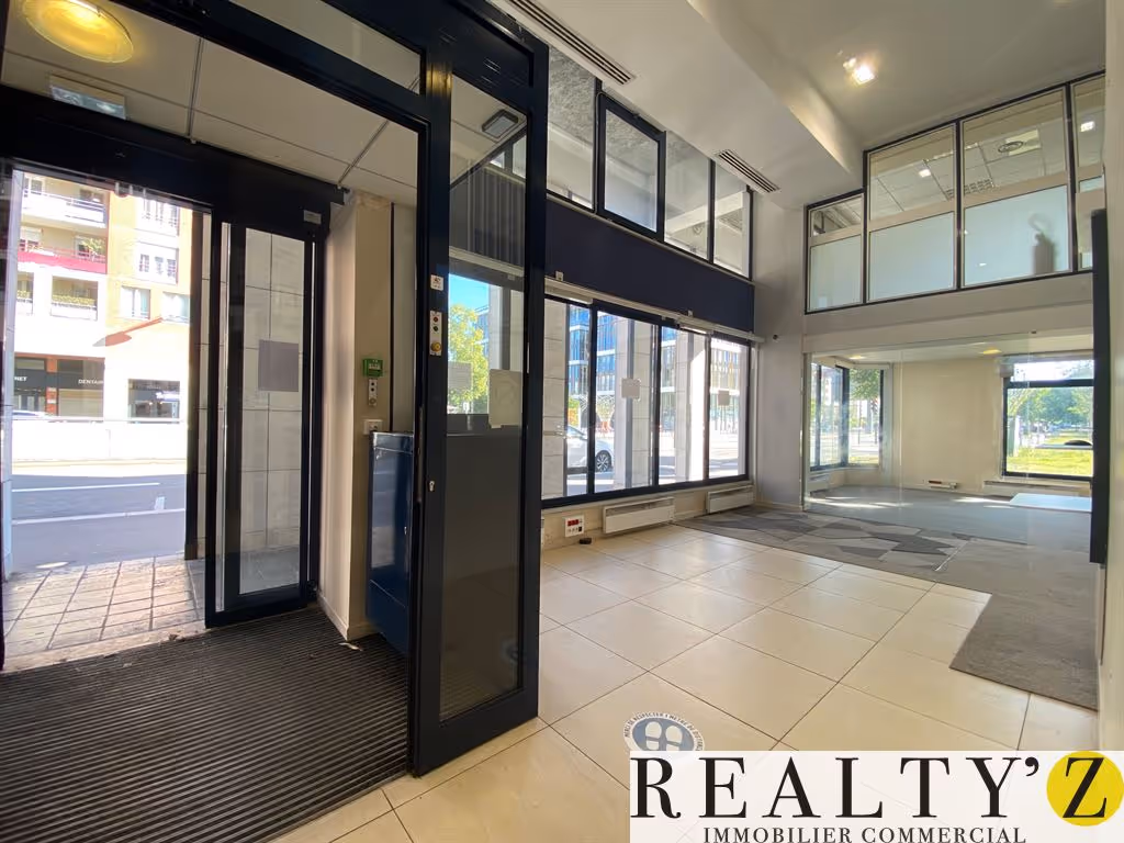 Local commercial · 220 m² · Location — photo 1