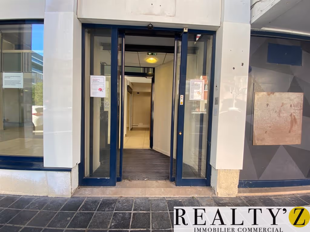 Local commercial · 220 m² · Location — photo 1
