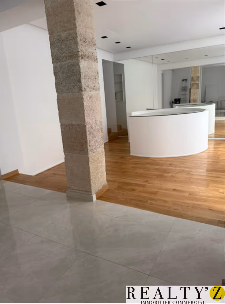 Local commercial · 112 m² · Location — photo 1