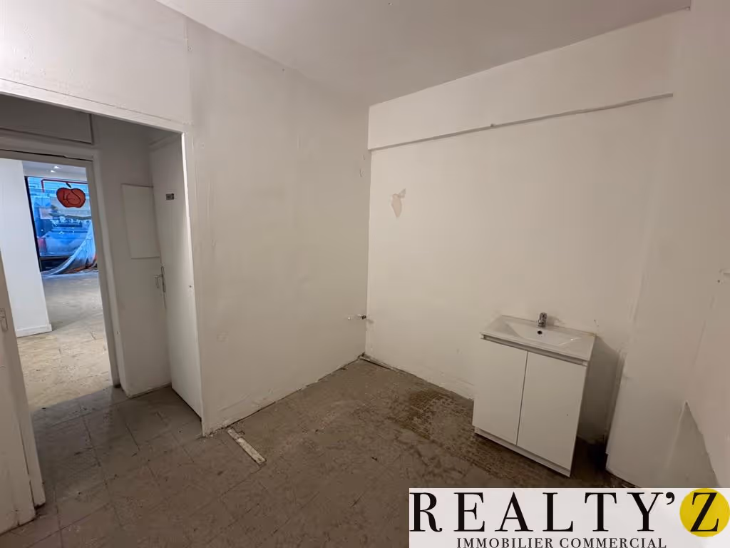 Local commercial · 48 m² · Location — photo 1