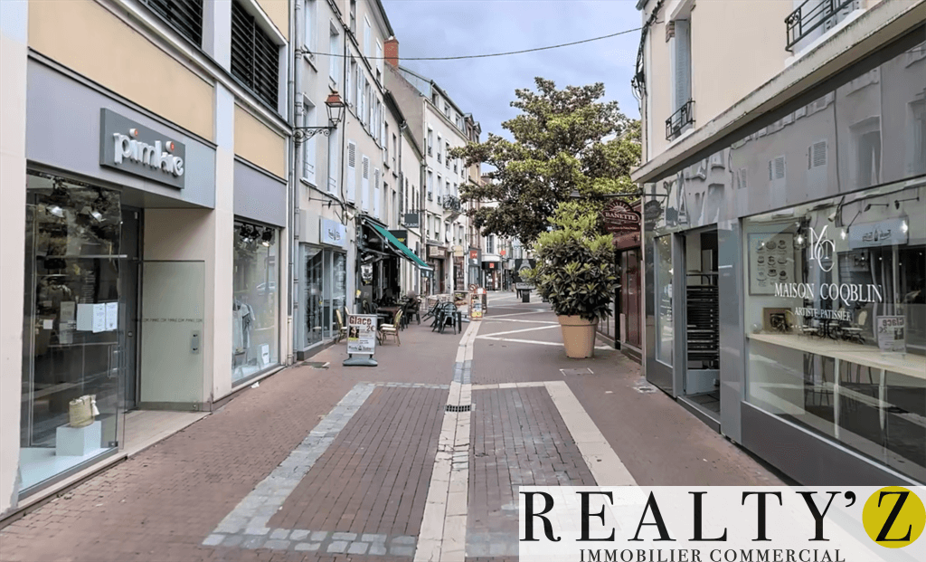 Local commercial · 310 m² · Location — photo 1