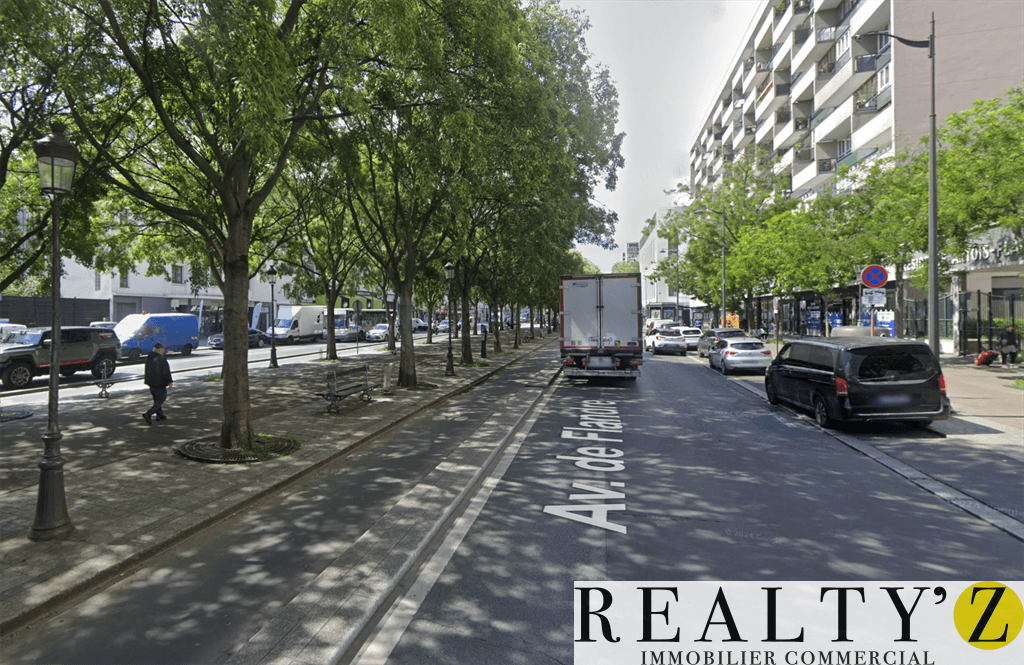 Local commercial · 374 m² · Location — photo 1