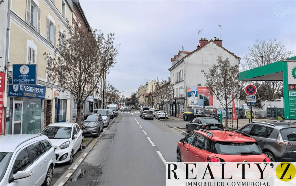 Local commercial · 77 m² · Location — photo 1