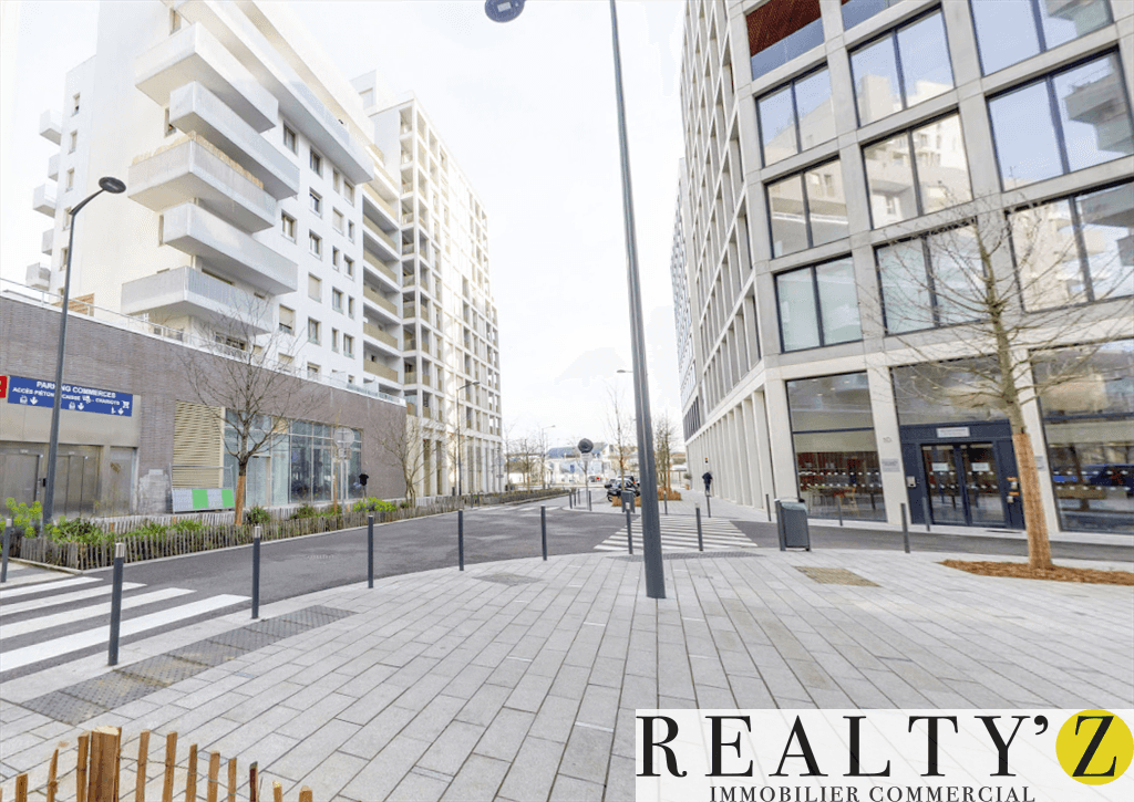 Local commercial · 154 m² · Location — photo 1