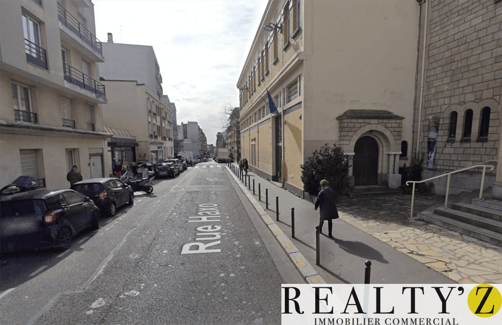 Local commercial · 335 m² · Location — photo 1