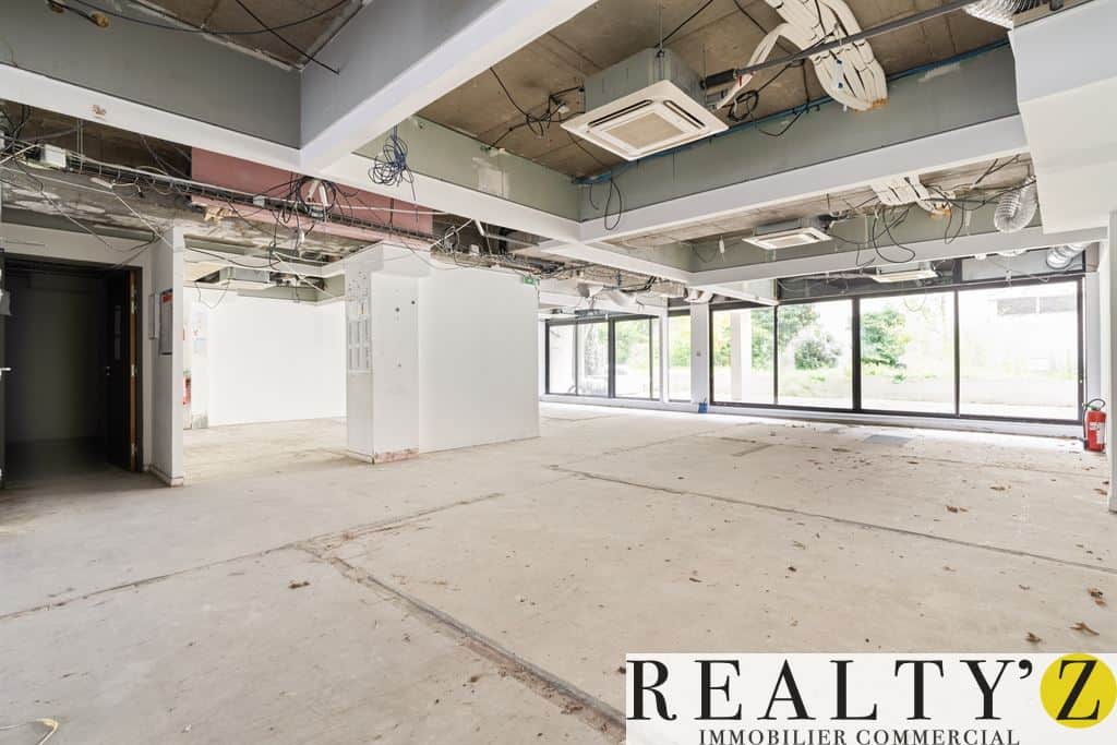 Local commercial · 370 m² · Location — photo 1