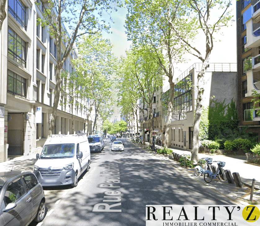 Local commercial · 111 m² · Location — photo 1