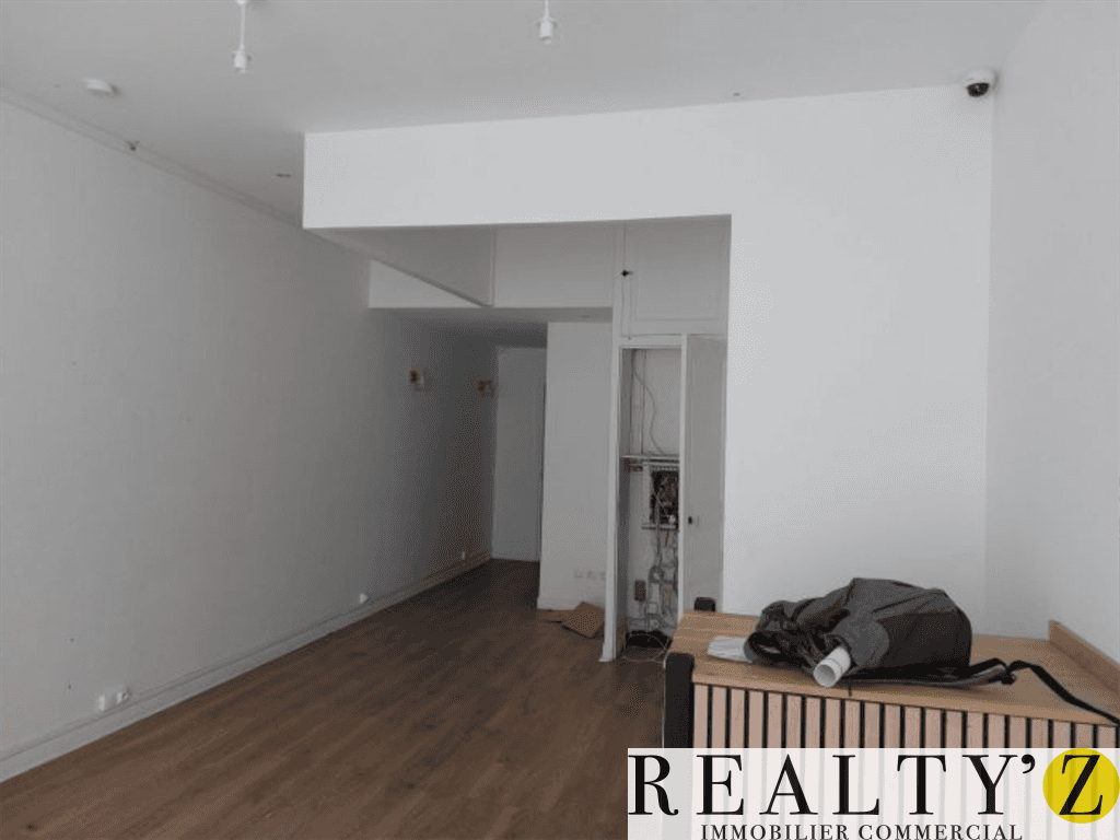 Local commercial · 71 m² · Location — photo 1