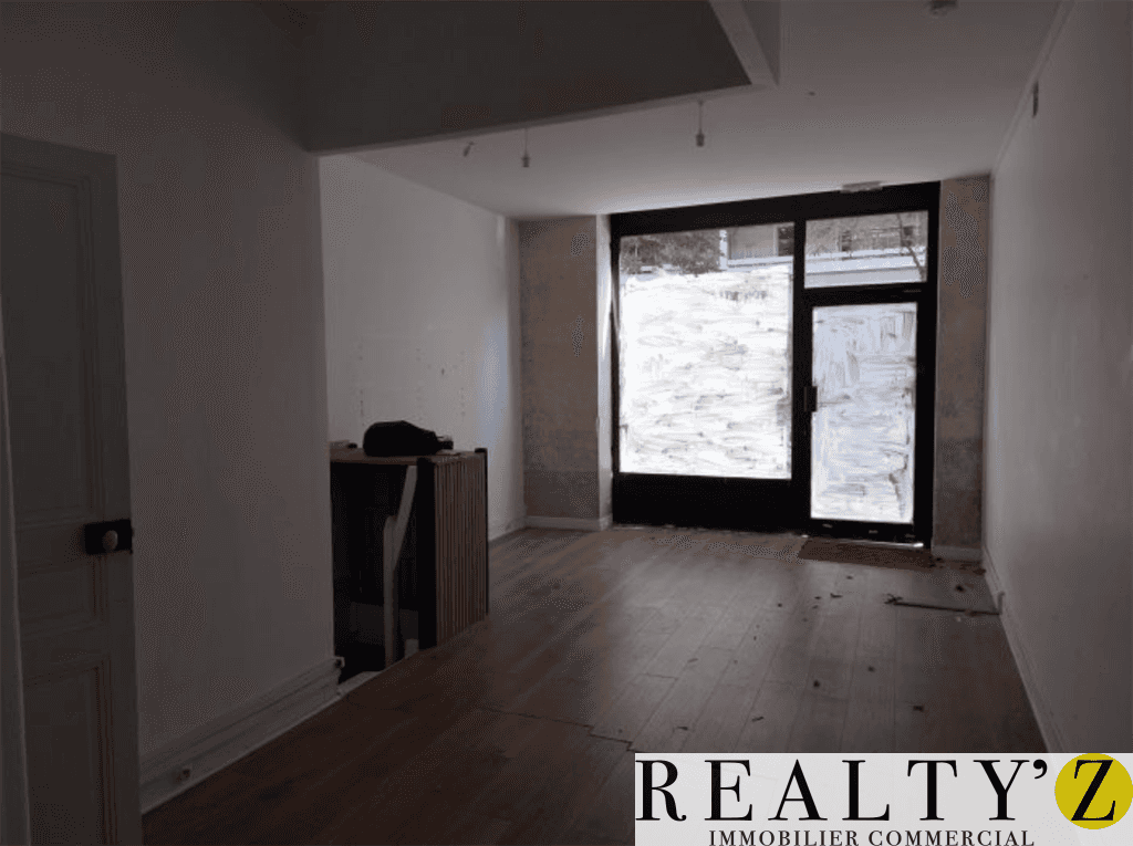 Local commercial · 71 m² · Location — photo 1