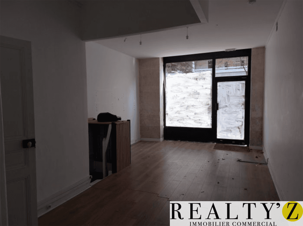 Local commercial · 71 m² · Location — photo 1