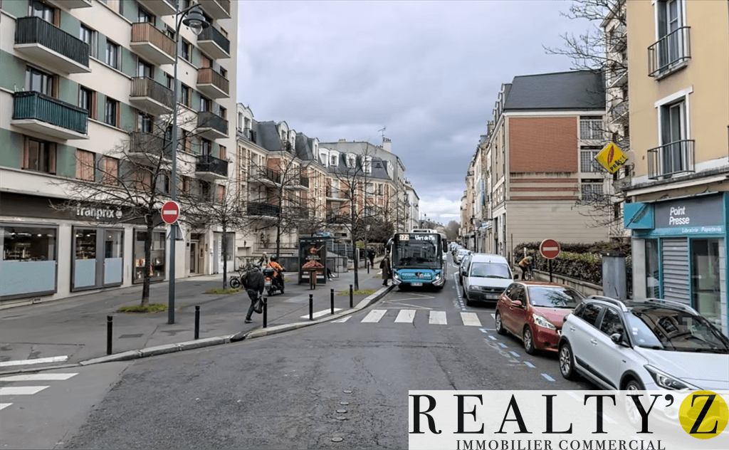 Local commercial · 114 m² · Location — photo 1