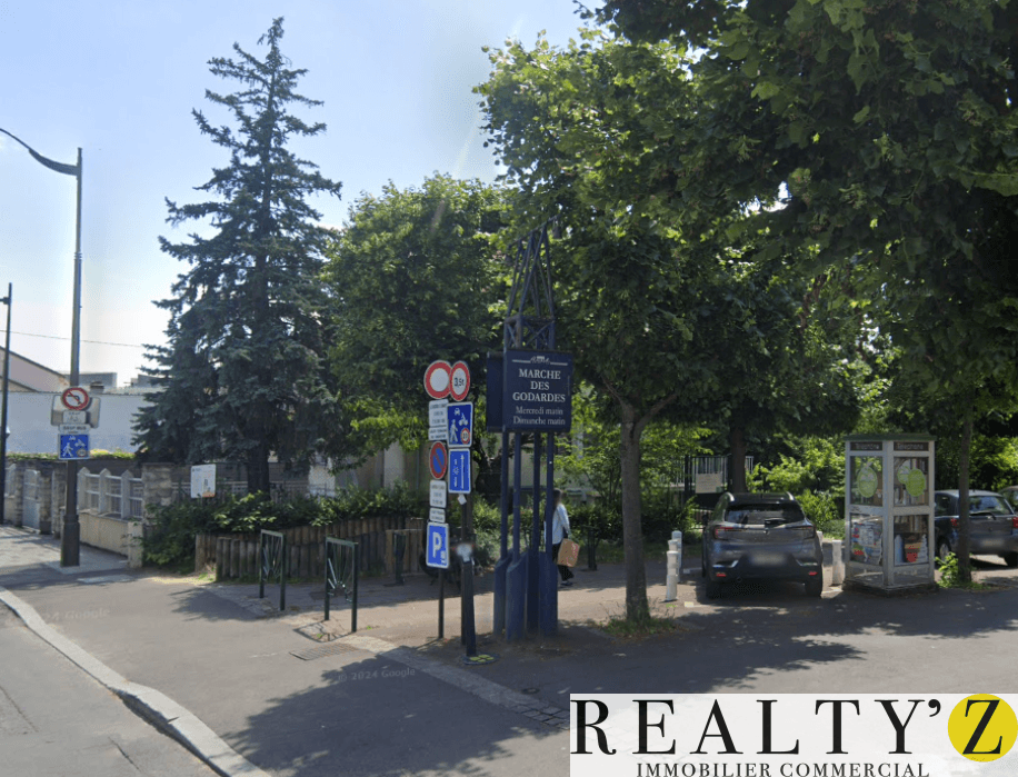 Local commercial · 127 m² · Location — photo 1