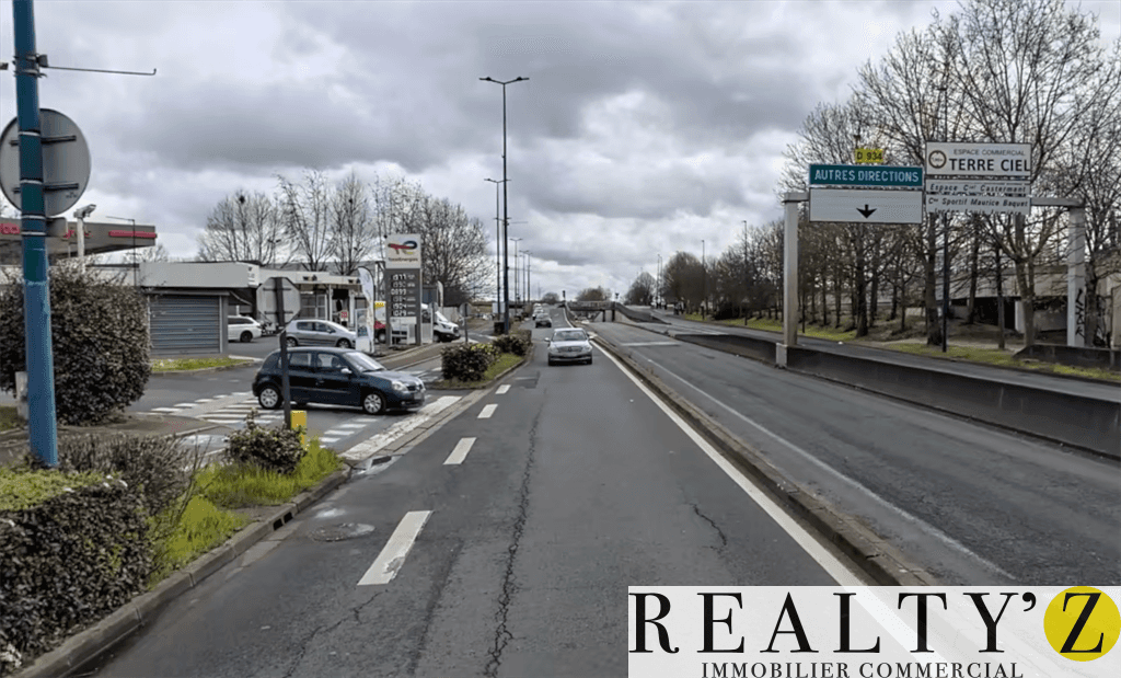 Local commercial · 2350 m² · Location — photo 1