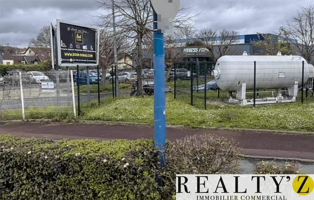Local commercial · 2350 m² · Location — photo 1