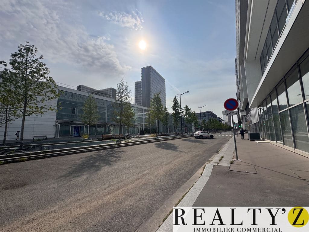 Local commercial · 495 m² · Location — photo 1