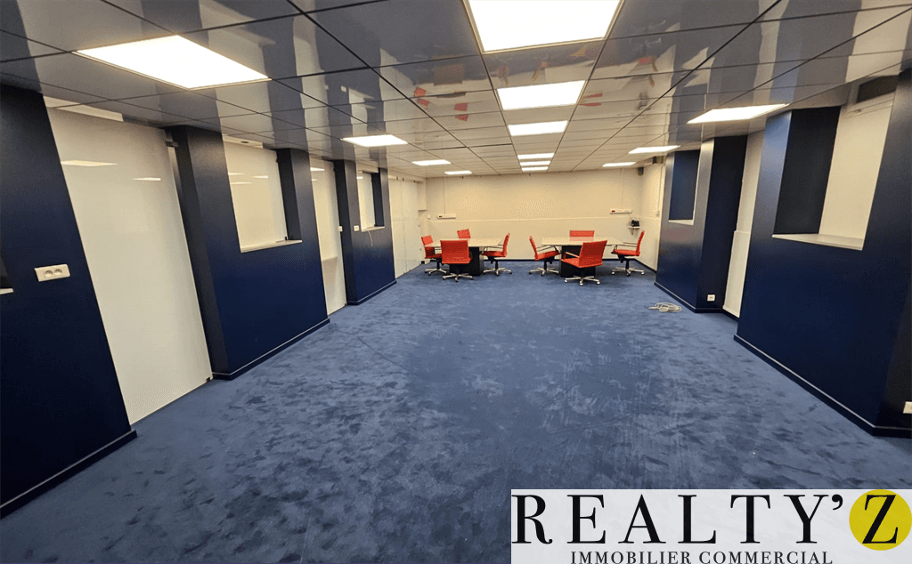 Local commercial · 830 m² · Location — photo 1