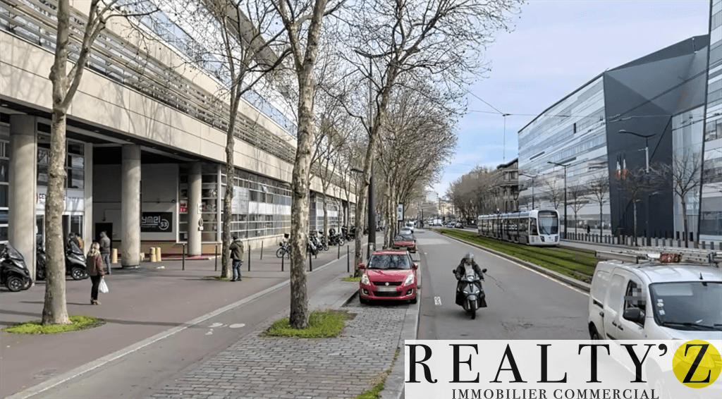 Local commercial · 297 m² · Location — photo 1