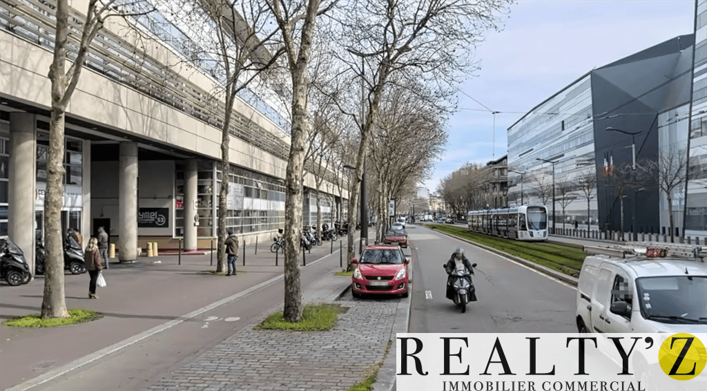 Local commercial · 297 m² · Location — photo 1