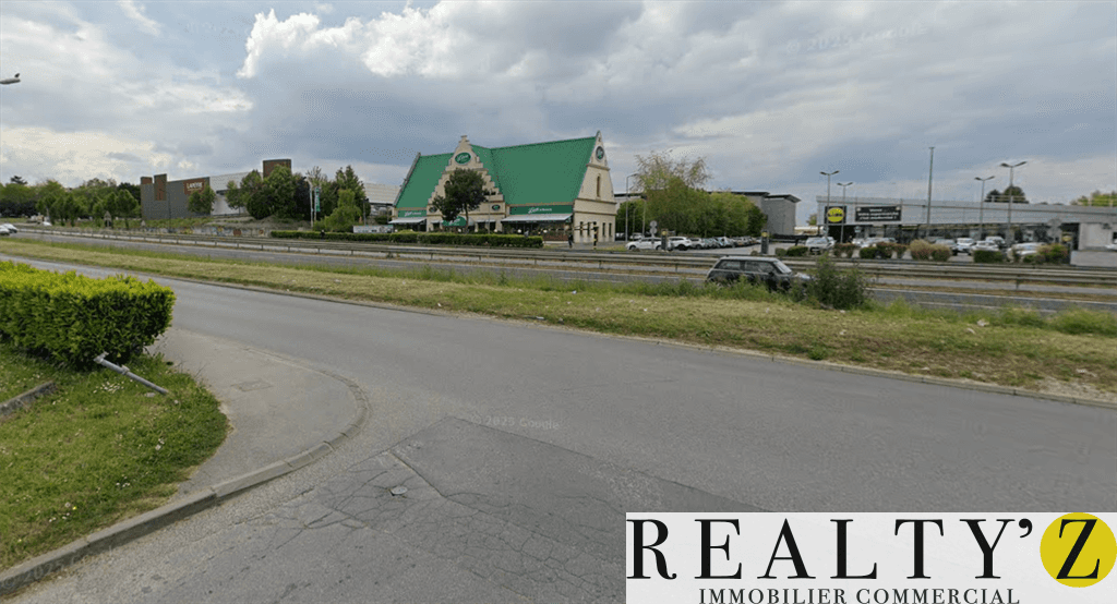 Local commercial · 800 m² · Location — photo 1