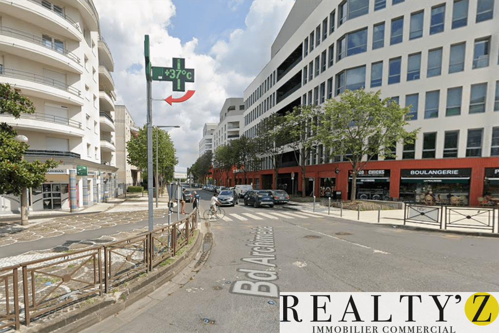 Local commercial · 411 m² · Location — photo 1