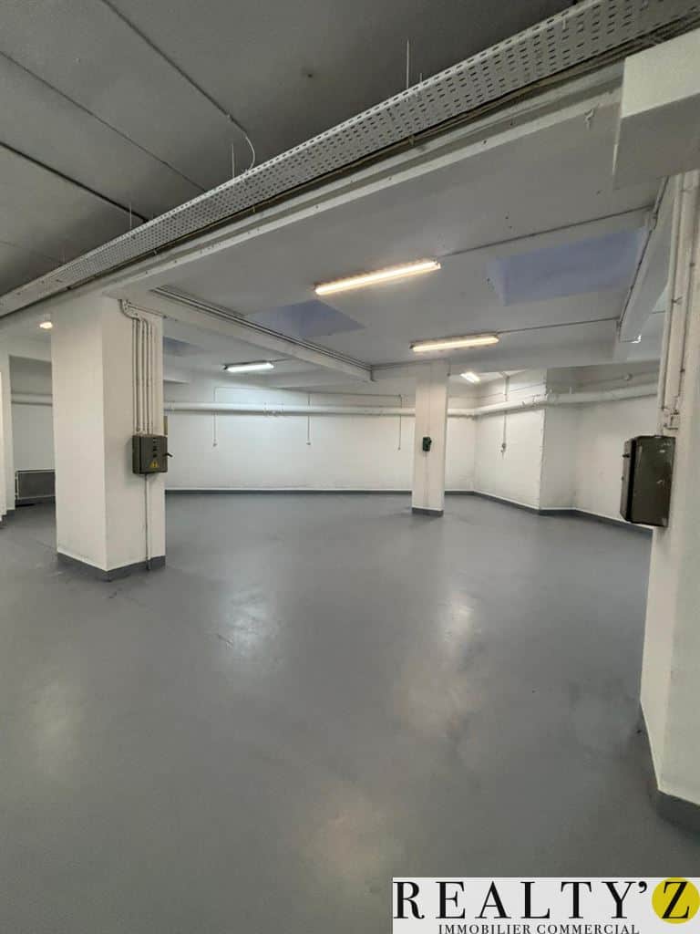Local commercial · 1300 m² · Location — photo 1