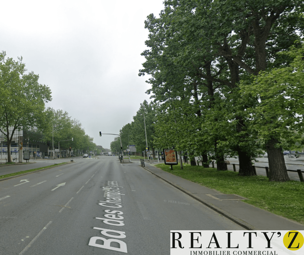 Local commercial · 690 m² · Location — photo 1