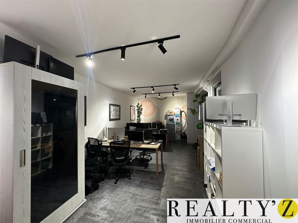 Local commercial · 48 m² · Location — photo 1