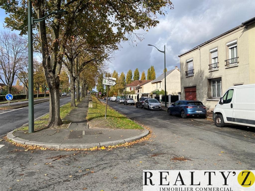 Local commercial · 150 m² · Location — photo 1