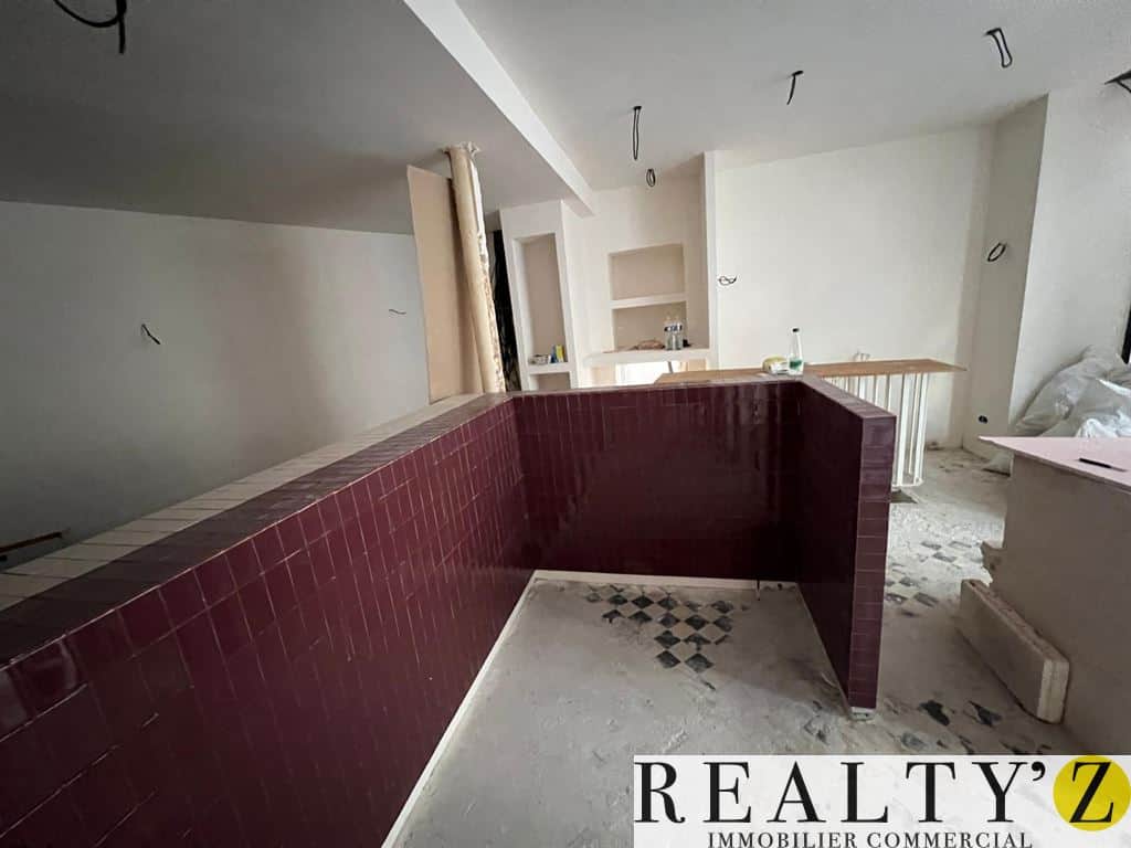Local commercial · 65 m² · Location — photo 1